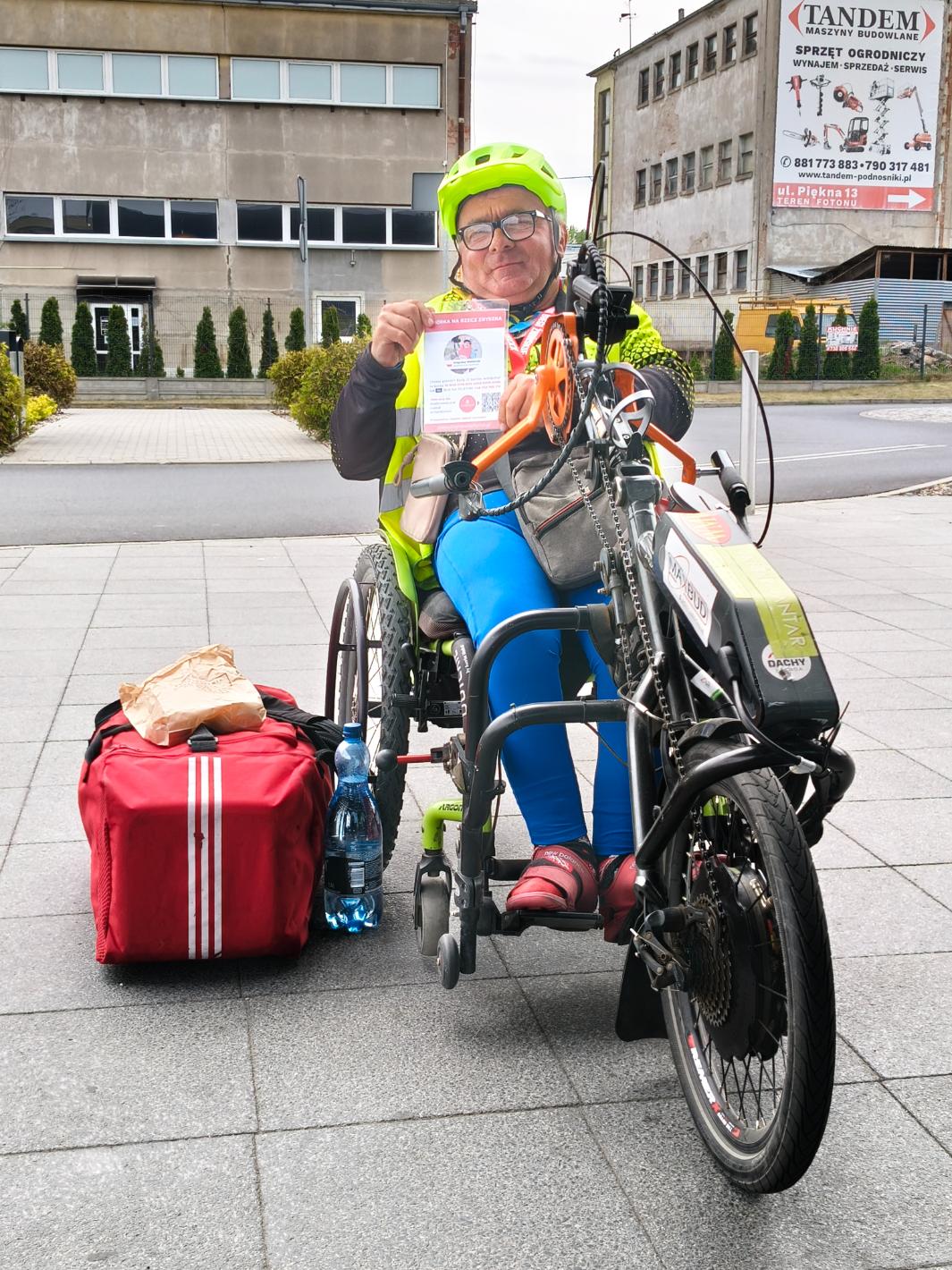 Zdjęcie do wpisu: zbiórka dla Zbyszka przy Lidlu w Bydgoszczy po przejechanych kilometrach Żnina na zbiórkę dla Zbyszka 50 km jak zawsze moją torbą podróżną na zbiórce dla Zbyszka spóźniej podróż po zbiórce dla Zbyszka podróż do Warszawy Zachodniej i Otwocka.